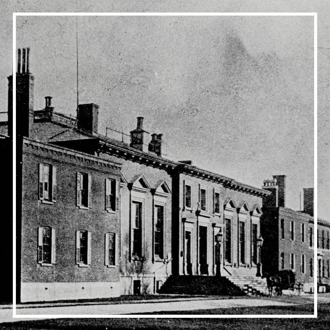 #CeJourLà en 1867, le parlement de l'Ontario s’est réuni pour la première fois à un ancien édifice parlementaire qui était situé à l’angle des rues Front et Simcoe à Toronto
