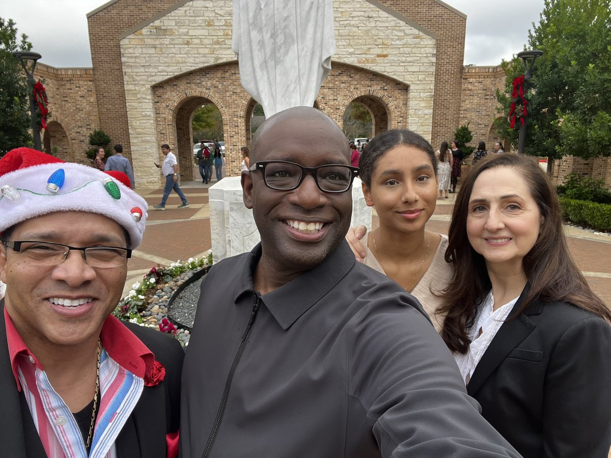 Carlducena's tweet image. Merry Christmas 🎄🙏🏽

Christmas Mass. Gratitude. Alignment.

Thankful for faith, longtime friendships, and wise guidance. Much love to @StacySpikes and his family for the invite and continued mentorship.

Support cinema. Support the industry
@MoviePass

OWN THE ROOM BABY, OWN IT