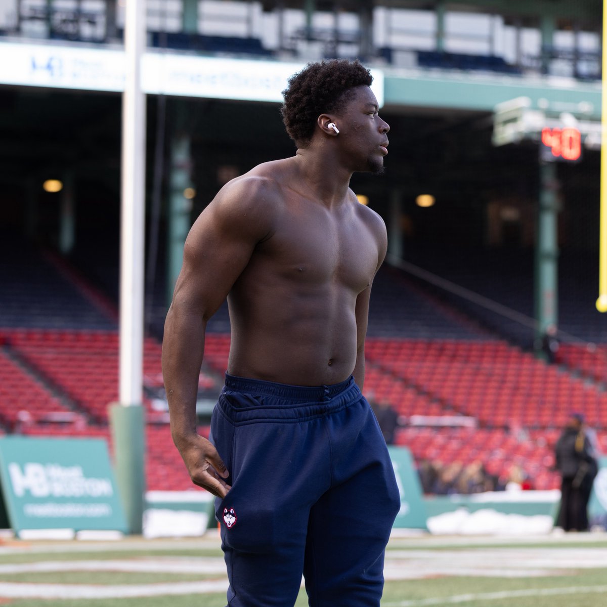 StorrsCentral's tweet image. Huskies thrive in the cold ❄️