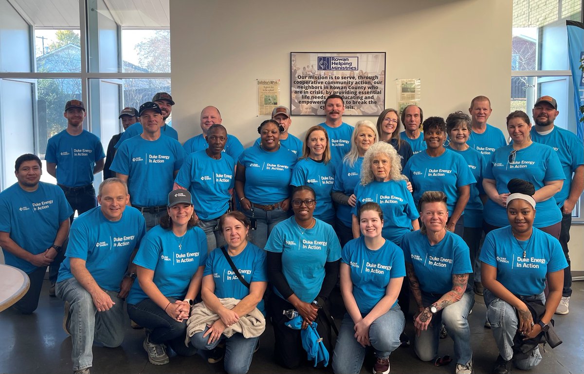 RowanHelpingMin's tweet image. ⚡ A big thank-you to Duke Energy employees who spent the day serving in Jeannie’s Kitchen, our Food Pantry, Clothing Center, and Crisis Assistance Network. Their support helps us serve 87,000+ meals and nearly 1M lbs of food each year. Grateful for this partnership! 💙