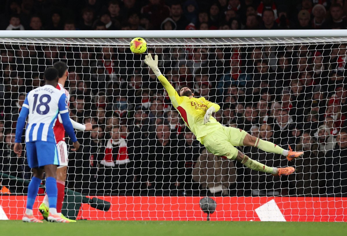 premierleague's tweet image. As good as a goal 😮

Still thinking about this @daviidraya1 save to earn @Arsenal all three points 🧤