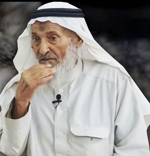 jomanalkarat's tweet photo. أعرف الشاعر الكبير سعيد بن هضبان بوصفه أحد أبرز شعراء الشعر الشعبي في المنطقة الجنوبية، وله حضور متألق ولافت في كثير من المناسبات. كما أعرفه شيخ قبيلة يتحلّى بالحكمة والروية، ويُشهد له بالسعي في حلّ النزاعات ومعالجة المشكلات بروح المسؤولية والاتزان.
إلا أنني ـ وبكل تقدير ـ أقف عند موضع دهشة واستغراب: لماذا لم يصدر اعتذار صريح من الشاعر سعيد بن هضبان للشاعر علي بن عواض، بعد أن نُسبت قصيدته إلى غيره، خصوصًا وقد اتضحت الحقيقة له وللجميع، وأورد الشاعر القصيدة بلسانه، وبيّن مناسبتها على الملأ؟
كما أن الشاعرين الراحلين محمد الغويد ومحمد بن مصلح ـ رحمهما الله ـ شاعران كبيران، امتلكا جزالة اللفظ وقوة المعنى والمبنى، ولا تضيف لهما هذه القصيدة شيئًا إلى مكانتهما الشعرية الراسخة، مما يزيد الاستغراب حول استمرار هذا الالتباس دون تصحيح أو اعتذار.
إن ما يعمّق التساؤل هو أن يصدر ذلك من قامة شعرية واجتماعية كبيرة، نعرف عنها حرصها على الحق، واحترامها للأمانة الأدبية. فحقوق الملكية الفكرية، والخصوصية الشعرية، أمور لا تحتمل التهاون، وتوجب علينا جميعًا التدقيق في المعلومة قبل تداولها، والاعتذار الواضح عند وقوع الخطأ، فذلك لا ينقص من القامة، بل يزيدها رفعة واحترامًا.

وسلامتكم