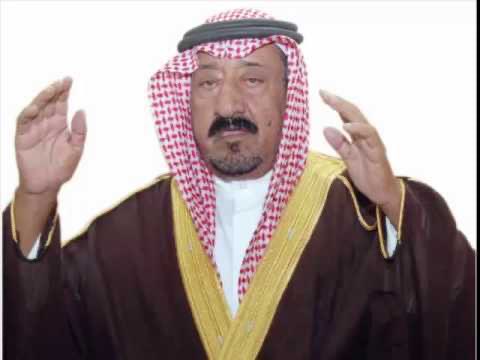 jomanalkarat's tweet photo. أعرف الشاعر الكبير سعيد بن هضبان بوصفه أحد أبرز شعراء الشعر الشعبي في المنطقة الجنوبية، وله حضور متألق ولافت في كثير من المناسبات. كما أعرفه شيخ قبيلة يتحلّى بالحكمة والروية، ويُشهد له بالسعي في حلّ النزاعات ومعالجة المشكلات بروح المسؤولية والاتزان.
إلا أنني ـ وبكل تقدير ـ أقف عند موضع دهشة واستغراب: لماذا لم يصدر اعتذار صريح من الشاعر سعيد بن هضبان للشاعر علي بن عواض، بعد أن نُسبت قصيدته إلى غيره، خصوصًا وقد اتضحت الحقيقة له وللجميع، وأورد الشاعر القصيدة بلسانه، وبيّن مناسبتها على الملأ؟
كما أن الشاعرين الراحلين محمد الغويد ومحمد بن مصلح ـ رحمهما الله ـ شاعران كبيران، امتلكا جزالة اللفظ وقوة المعنى والمبنى، ولا تضيف لهما هذه القصيدة شيئًا إلى مكانتهما الشعرية الراسخة، مما يزيد الاستغراب حول استمرار هذا الالتباس دون تصحيح أو اعتذار.
إن ما يعمّق التساؤل هو أن يصدر ذلك من قامة شعرية واجتماعية كبيرة، نعرف عنها حرصها على الحق، واحترامها للأمانة الأدبية. فحقوق الملكية الفكرية، والخصوصية الشعرية، أمور لا تحتمل التهاون، وتوجب علينا جميعًا التدقيق في المعلومة قبل تداولها، والاعتذار الواضح عند وقوع الخطأ، فذلك لا ينقص من القامة، بل يزيدها رفعة واحترامًا.

وسلامتكم