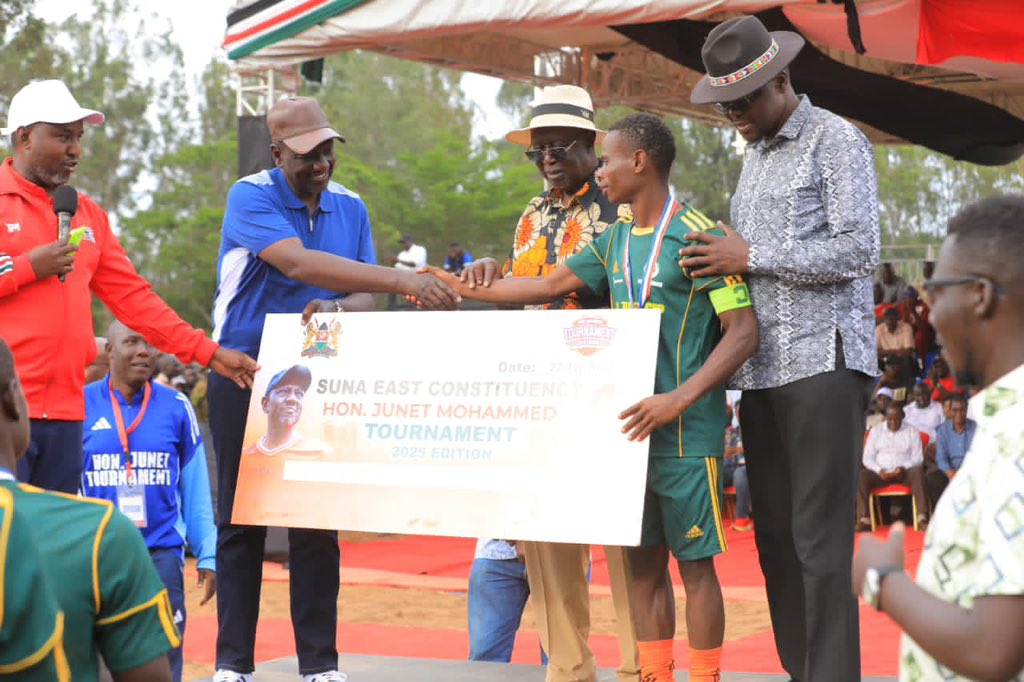 WilliamsRuto's tweet image. We are reshaping our politics by eradicating discrimination and empty rhetoric that have held back our country for far too long.

We call on Kenyans to rally behind leaders with a proven track record, a clear vision and a credible plan for our future.

Through the Bottom-Up…