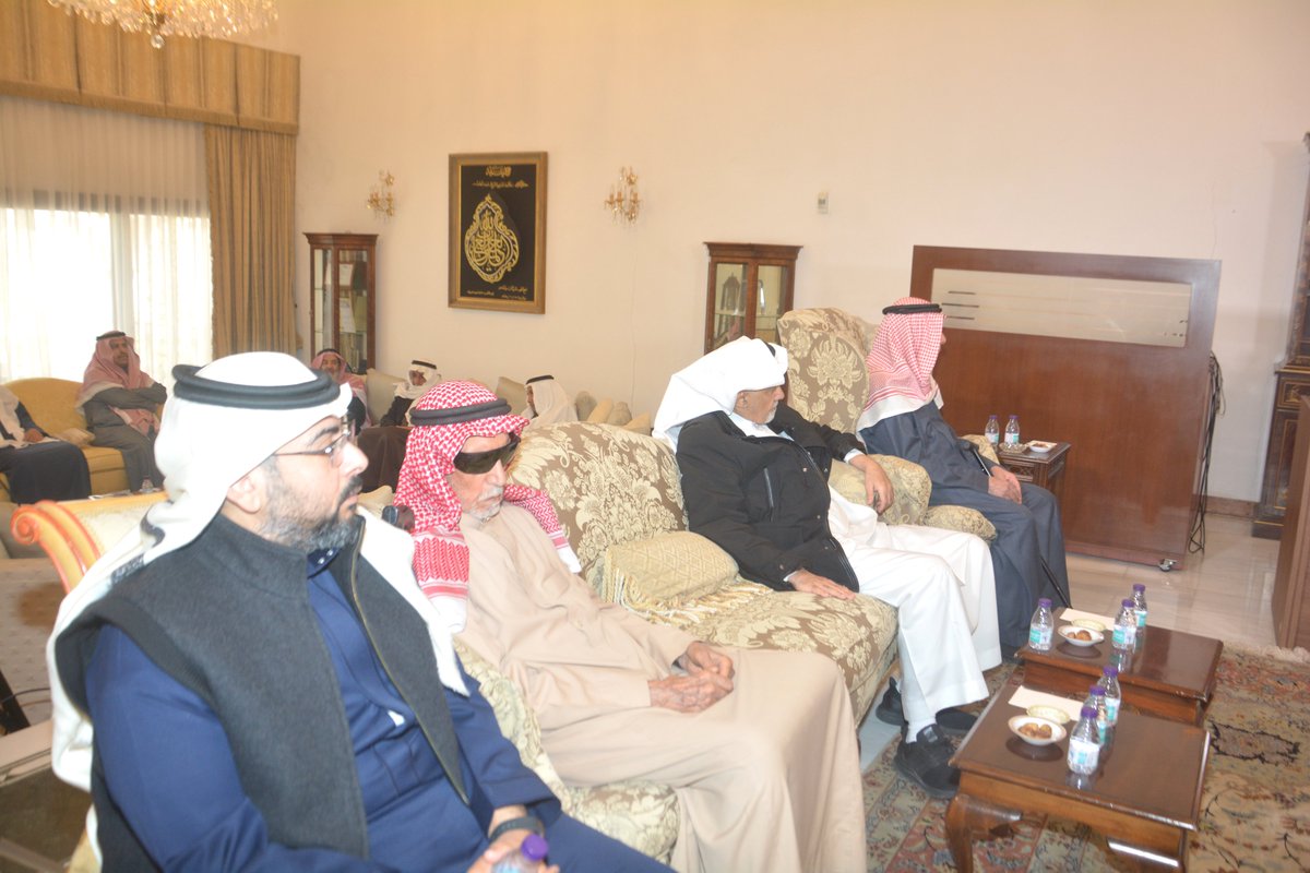 صور من محاضرة بعنوان: "التأدب في اللغة وقواعدها" ألقاها أ.د.أبو أوس إبراهيم الشمسان وأدارها د. عبدالرحمن المديرس، وذلك في دارة العرب ضحى السبت ٧ رجب ١٤٤٧هـ الموافق ٢٧ كانون الأول (ديسمبر) ٢٠٢٥م الساعة العاشرة صباحًا.