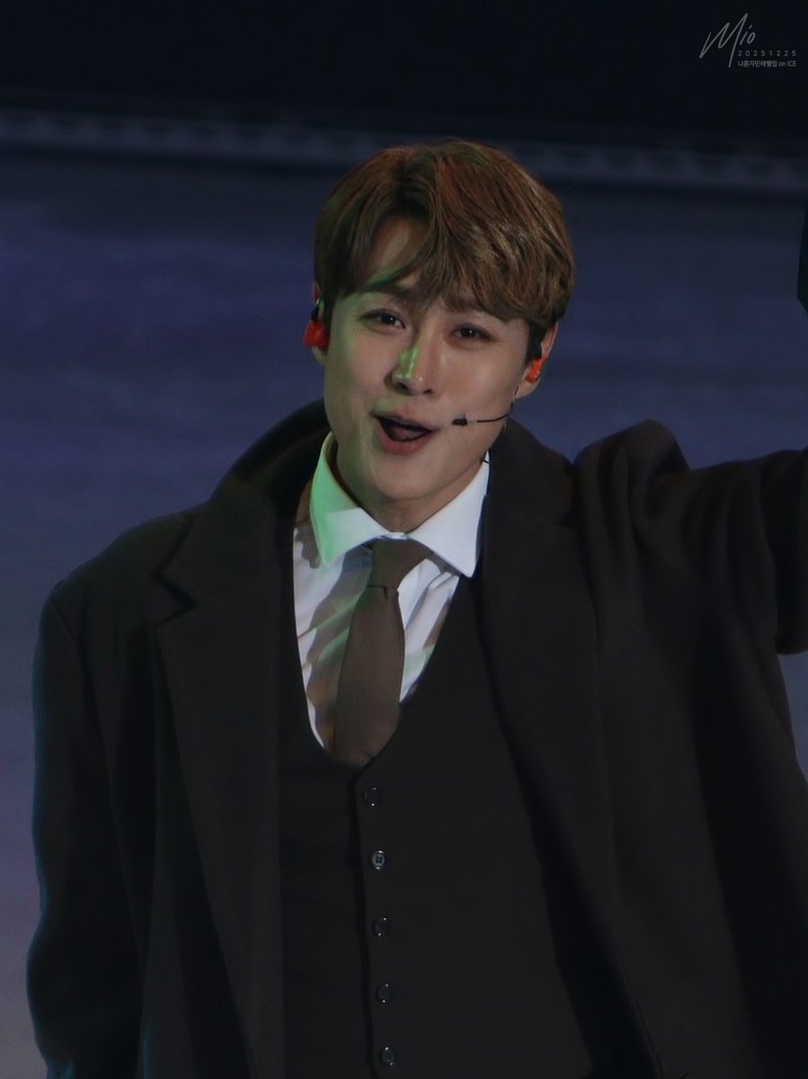 mi0_mu_'s tweet photo. 251225 나혼자만레벨업onICE 포토타임 
유진호 #최우혁 배우님 https://t.co/kxsfiyxF6G