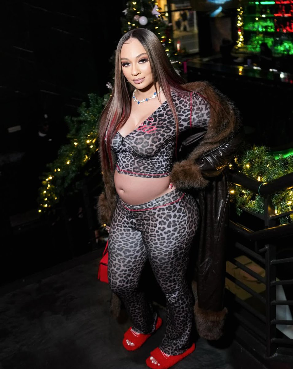 ZeusNetworkTea's tweet image. Scotty showing off her little baby bump! 🤰😍 She’s so cute! 🥰 @ScotlyndRyan