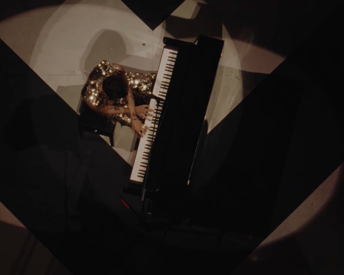 choisansoftie's tweet image. HARRY STYLES