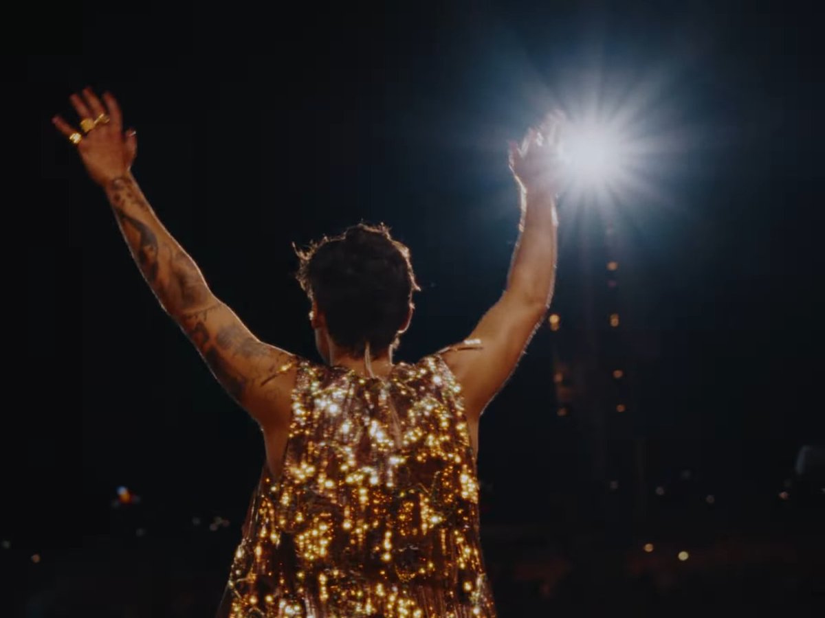 OneilyPop's tweet photo. Harry Styles in the ‘Forever, Forever’ video.

“WE BELONG TOGETHER.” https://t.co/mQkpoyfXnJ
