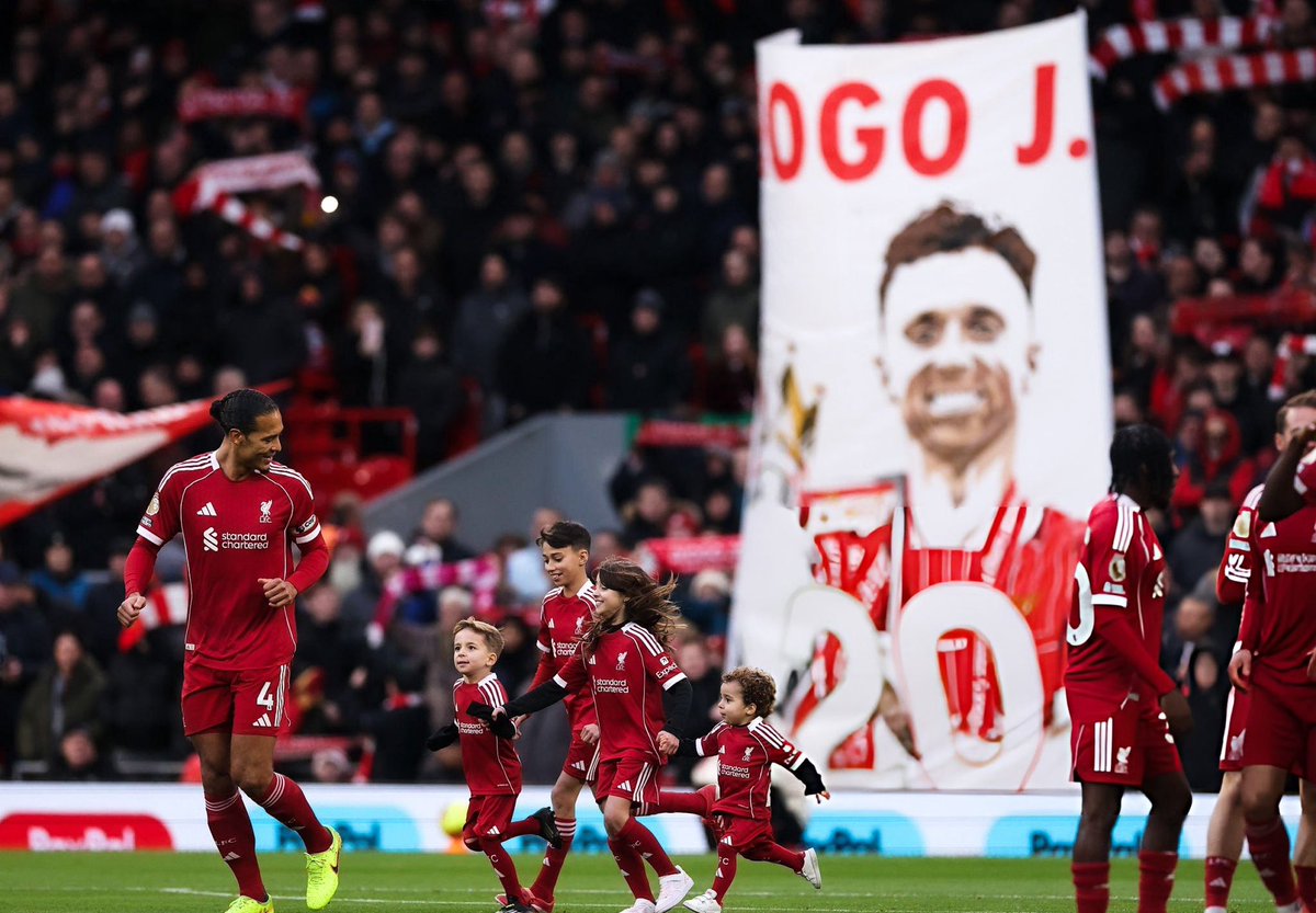 ynwa__melwood's tweet image. 偉大な父親に見守られるジョタの子どもたち。
#LFC #Jota #diogojota #LIVWOL