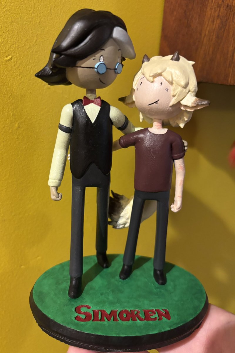 RenRefuge's tweet photo. Im still in absolute awe over the best gift I could receive.. personally sculpted in blender, printed, painted all by hand, a statue of Simon + my self insert by my boyfriend 
The camera doesnt show nearly as how beautiful this is in person, I keep staring at it
I love it so much https://t.co/LXd3gnMJHy