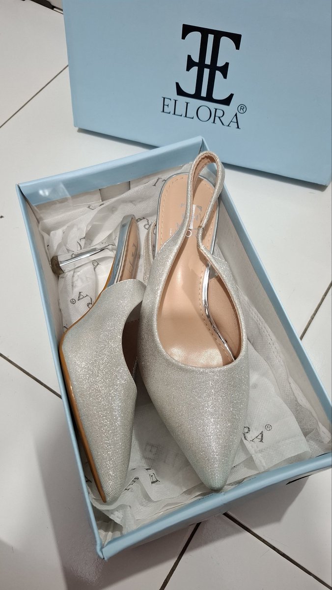 wpdiznh's tweet photo. Wts! Ellora Slingback Glitter Heels 8cm - 💸120k
Size 36
No minus
Baru 1x pemakaian untuk wisuda
Free ongkir by toko oren (harga sdh termasuk biaya admin)
Nego tipiss

#zonajajan #zonauang #preloved #heels https://t.co/7r1FrThBJX