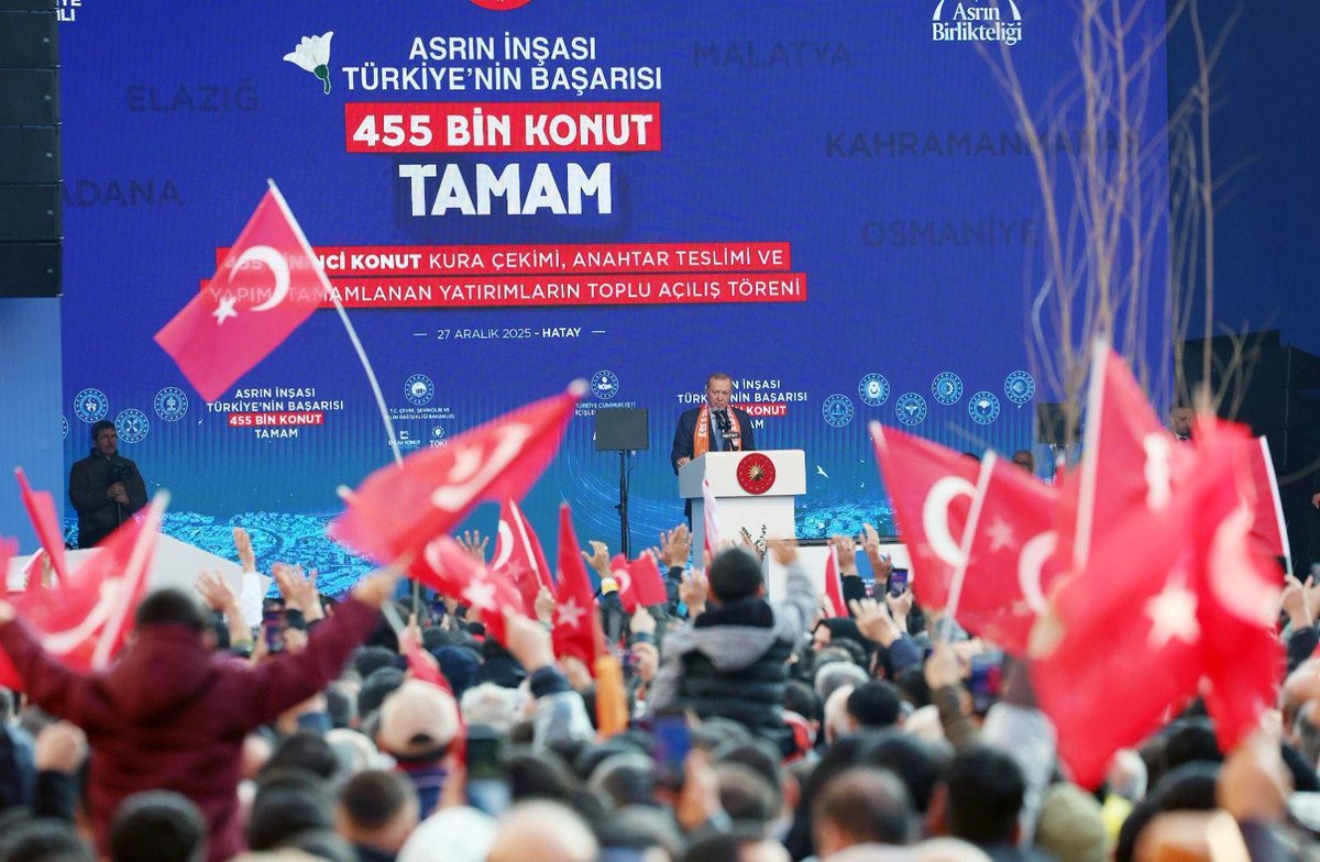 Asrın felaketinin ardından, asrın inşası.
11 ilde, gece gündüz süren çalışmalarla 455 binin üzerinde konut, köy evi ve iş yeri tamamlandı.
Milletine söz verip sözünü tutan bir irade.
🇹🇷 #TürkiyeninBaşarısı