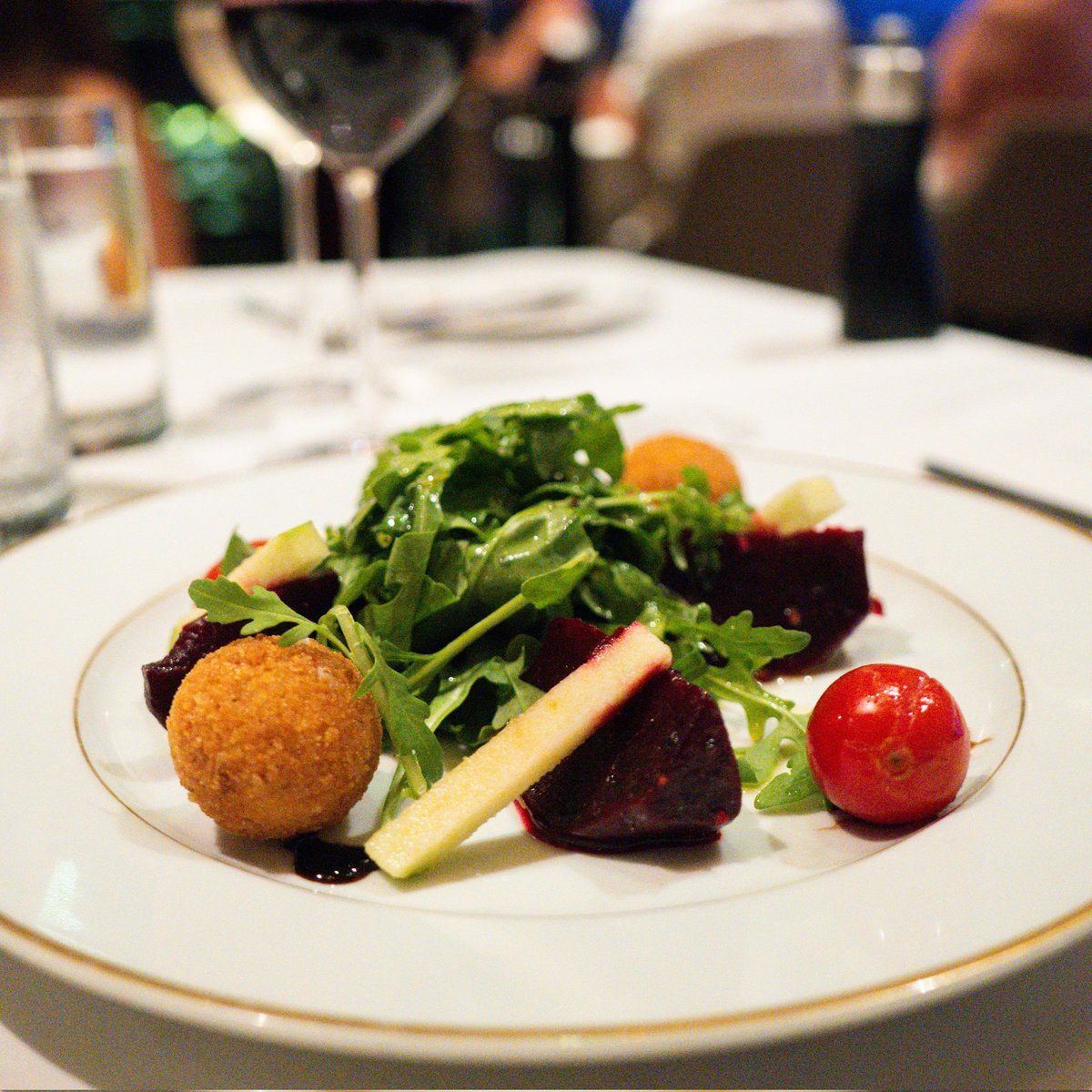NorwegianBrasil's tweet photo. Jante com elegância 🍽️
Aproveite o melhor da culinária francesa ao visitar o Le Bistro a bordo 🇫🇷 #CruiseNorwegian https://t.co/d1lYfWuup2