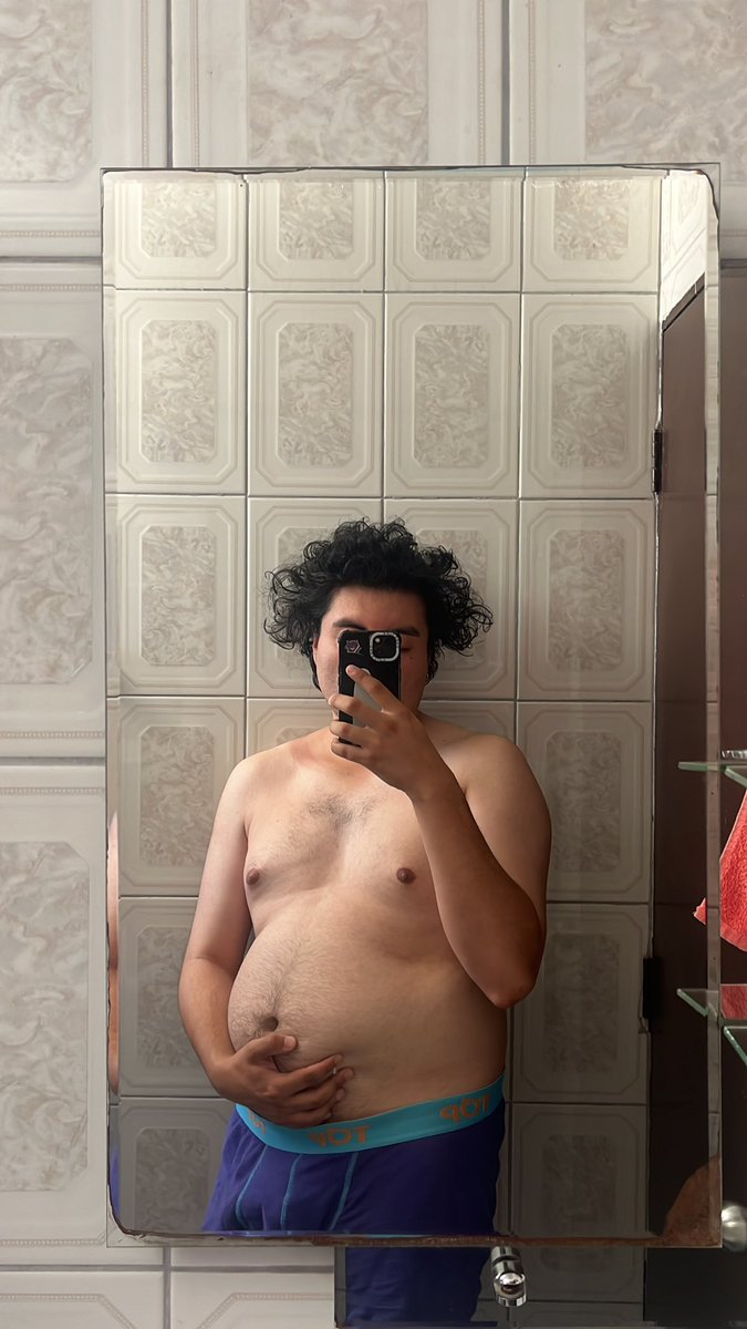 baphrogainz's tweet photo. My hair is a mess🥵 https://t.co/dVLJHBJDwy