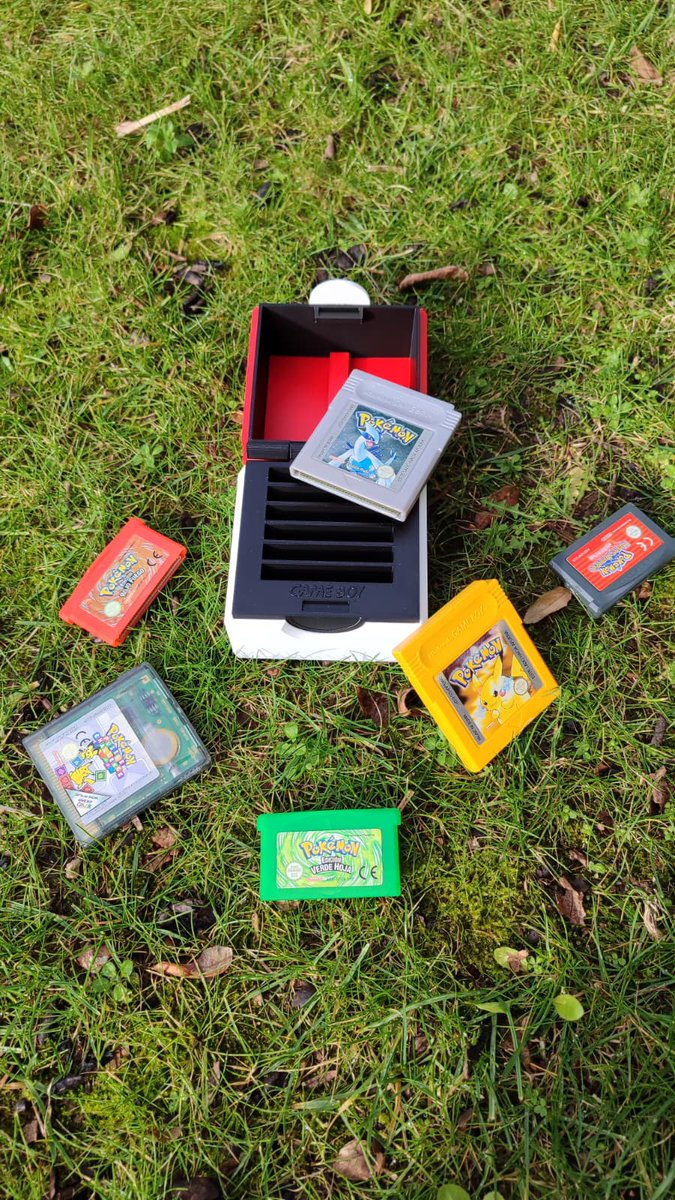 printaminis's tweet image. ⚠️🗣️ Las palabras de Oak resuenan en tu cabeza:

"Protege tus cartuchos como un maestro Pokémon con este estuche Pokéball para juegos de Game Boy / GBC / GBA"

🧲 Puedes usar imanes para el cierre… o quedarte en la 1ª gen 👀

Link a los modelos ¡Hazte con todos! ⬇️