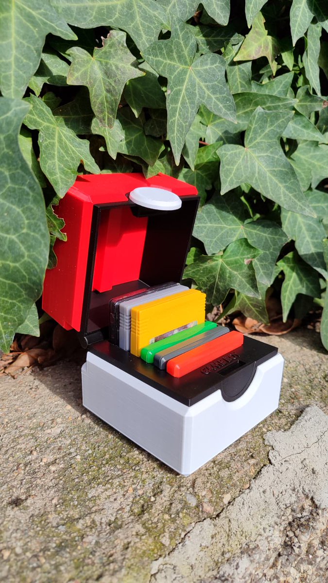 printaminis's tweet image. ⚠️🗣️ Las palabras de Oak resuenan en tu cabeza:

"Protege tus cartuchos como un maestro Pokémon con este estuche Pokéball para juegos de Game Boy / GBC / GBA"

🧲 Puedes usar imanes para el cierre… o quedarte en la 1ª gen 👀

Link a los modelos ¡Hazte con todos! ⬇️
