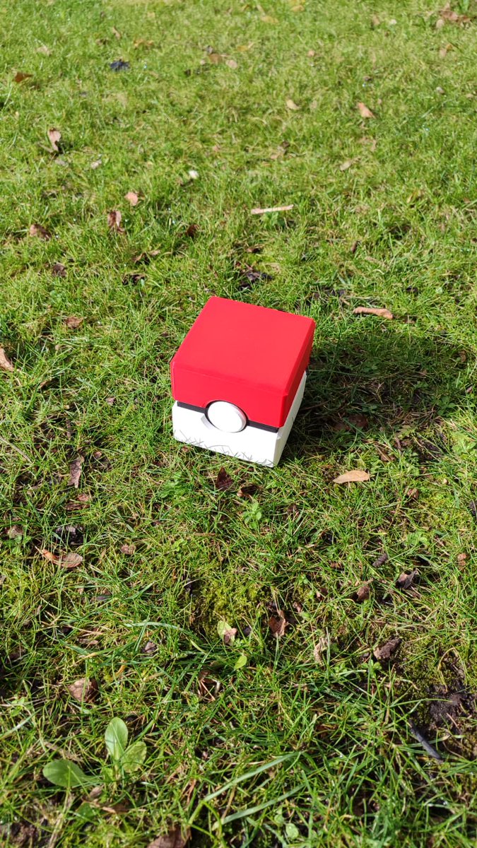 printaminis's tweet image. ⚠️🗣️ Las palabras de Oak resuenan en tu cabeza:

"Protege tus cartuchos como un maestro Pokémon con este estuche Pokéball para juegos de Game Boy / GBC / GBA"

🧲 Puedes usar imanes para el cierre… o quedarte en la 1ª gen 👀

Link a los modelos ¡Hazte con todos! ⬇️