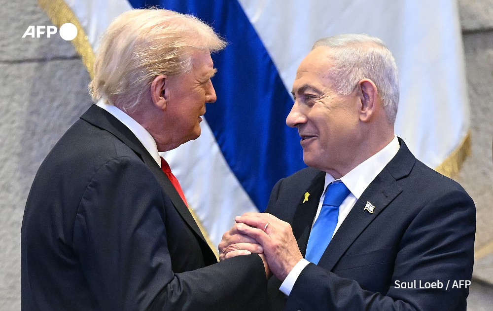 AFP's tweet photo. Israeli Prime Minister Benjamin Netanyahu is due to meet US President Donald Trump in Florida on Monday, an Israeli official told AFP, in what is seen as a crucial visit for the next steps of the fragile Gaza truce plan. https://t.co/m6UG4sUT3A https://t.co/8lehMAwNlf