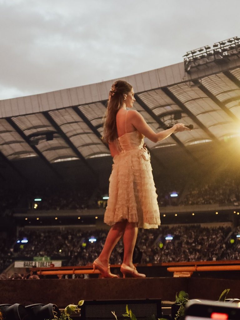 Lana Charts tweet media