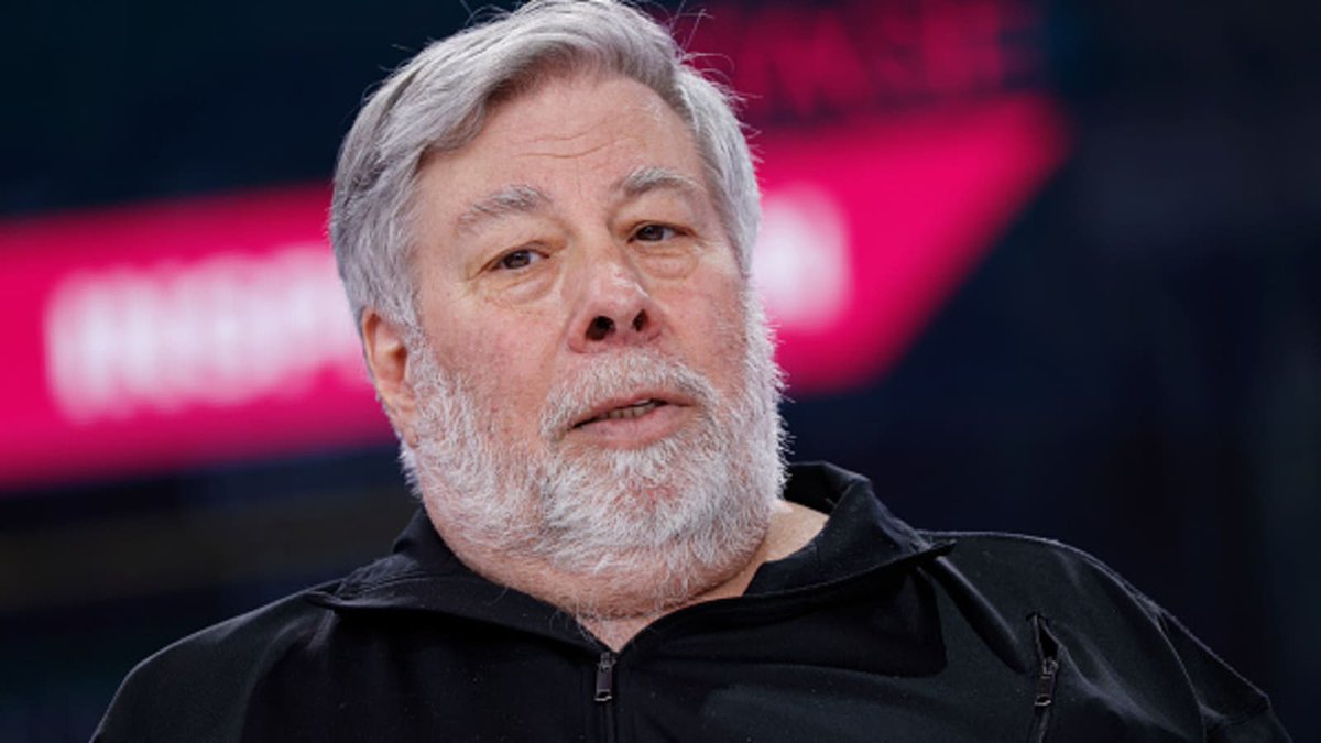 politvidchannel's tweet image. BREAKING: Steve Wozniak, The co-founder of Apple Just accused Elon Musk of stealing money, lying about Tesla’s capabilities, and conning the public.