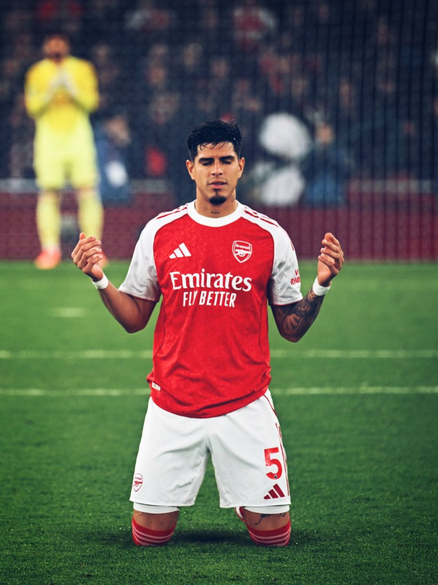 RisingStarXI's tweet image. 🇪🇨💥 𝐏𝐈𝐄𝐑𝐎 𝐇𝐈𝐍𝐂𝐀𝐏𝐈𝐄́ (𝟐𝟑) vs Brighton:

• MOST PASSES (56)
• MOST TACKLES (4)
• 92% Pass Accuracy
• 6 Defensive Contributions 
• 3 Ball Recoveries 
• 4/6 Ground Duels Won
• 1/2 Successful Long Balls

𝐒𝐎𝐋𝐈𝐃 𝐀𝐒 𝐀 𝐑𝐎𝐂𝐊 🧱