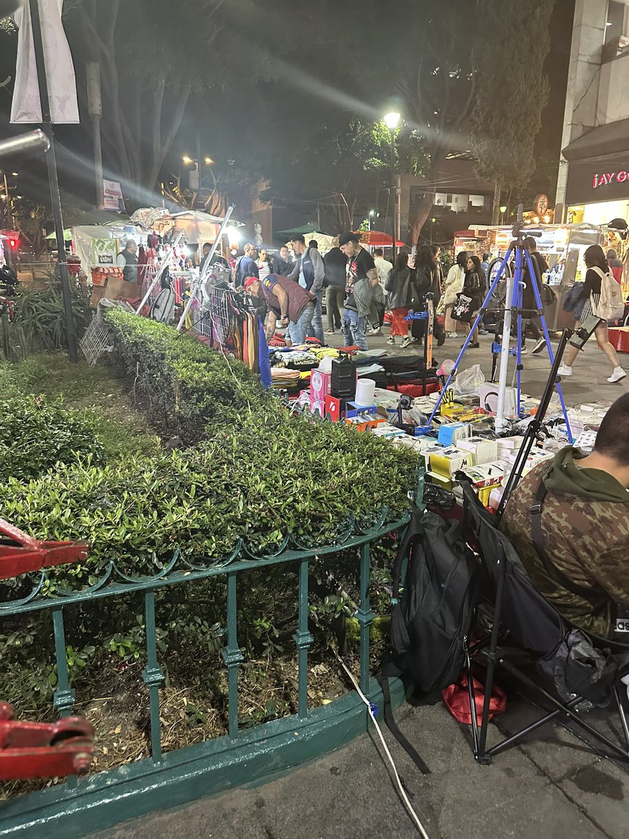GuacamayanLeaks's tweet photo. Lo hizo, @ClaraBrugadaM convirtió CDMX en un Iztapalacra gigante. https://t.co/hSzOdS4BTW