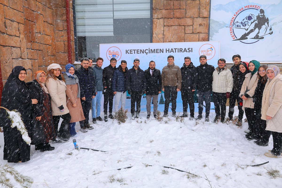 Dönemin son etkinliğini Ketençimen Kayak Merkezi’nde gerçekleştirdik.
İl Başkanımız Hacı Mehmet Eren, Merkez İlçe Başkanımız Fuat Bozdağ, Gençlik Kolları Başkanımız İbrahim Göktuğ Giray ve ÜNİAK Başkanımız Muhammed Salih Şen katılım sağladı 

Yeni dönemde görüşmek üzere!