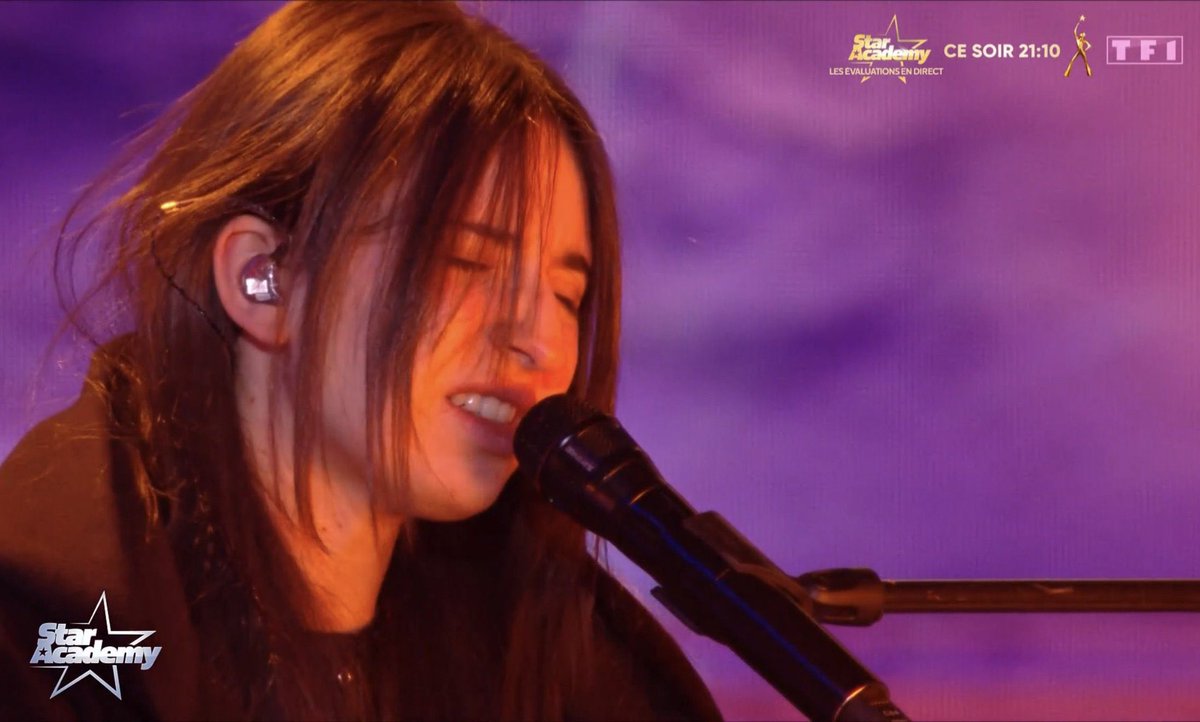 Merlinozo's tweet image. Ambre qui chante en s’accompagnant au piano je pense que l’on tient un réel cheat code dans l’histoire de la musique française.

J’en avais déjà répertorié plusieurs la saison passée, en voici un nouveau.

Top 1 des évaluations, c’est fait.

#StarAcademy #StarAcademyLeLive