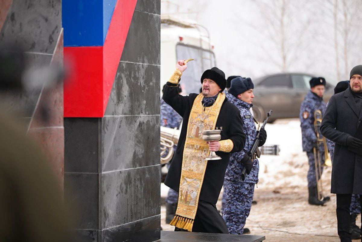 #Яуши, Чебоксары, Чувашия, 25/12/25: на кладбище №18 открыли мемориал мёртвым СВОшкам. Предусмотрительно, без списка фамилий
vk.com/wall-159874908… #всрф #потерьнет