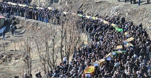 " Vurulmuşum 
   Düşüm, gecelerden kara 
   Bir hayra yoranım çıkmaz 
   Canım alırlar ecelsiz 
   Sığdıramam kitaplara 
   Şifre buyurmuş bir paşa 
   Vurulmuşum hiç sorgusuz, yargısız "
#RoboskiKatliamı