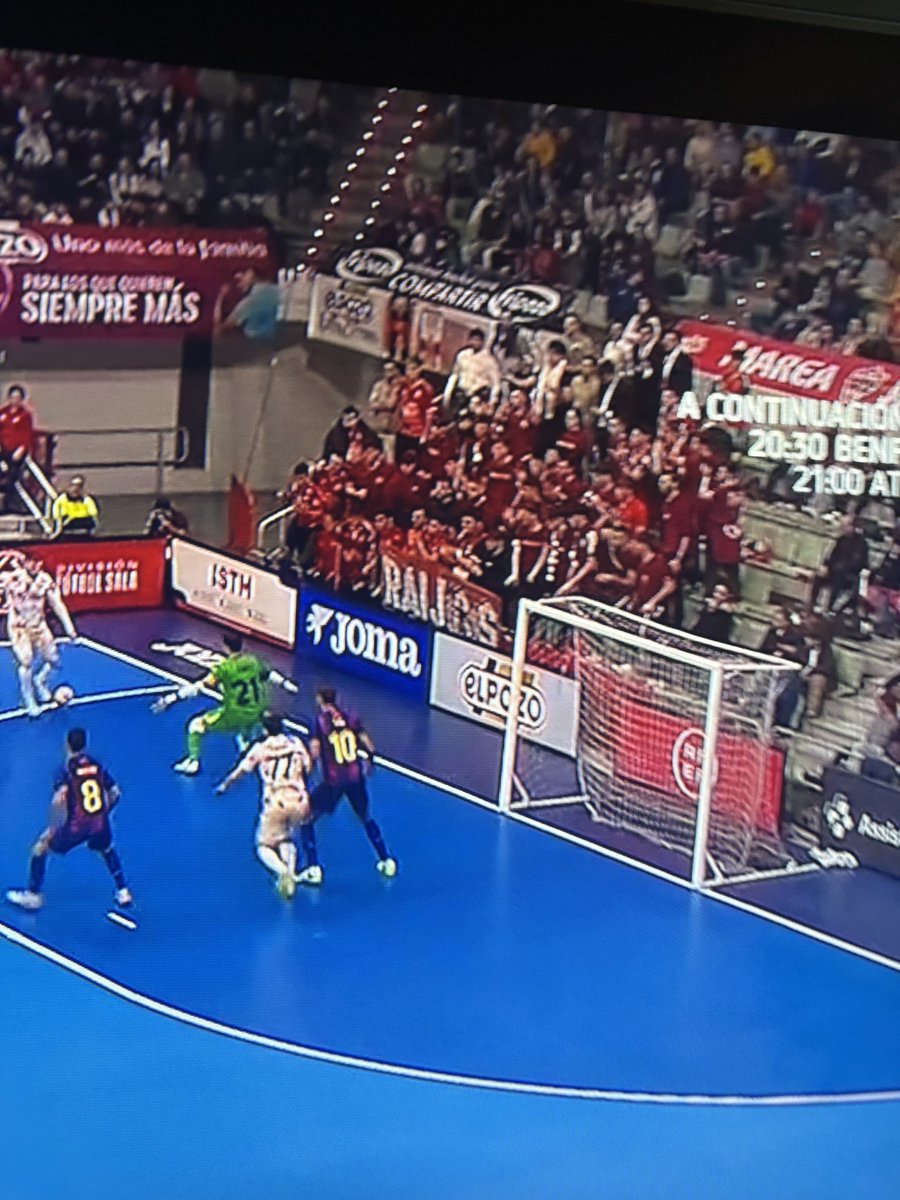 apasioy2000's tweet photo. @RaijosGranas cómo se os escucha en el  palacio animando a nuestros hermanos los del pozo vamos pozo vamos Murcia 🤍❤️🤍❤️🔗❤️🤍❤️🤍 https://t.co/NWlBlyfEPk