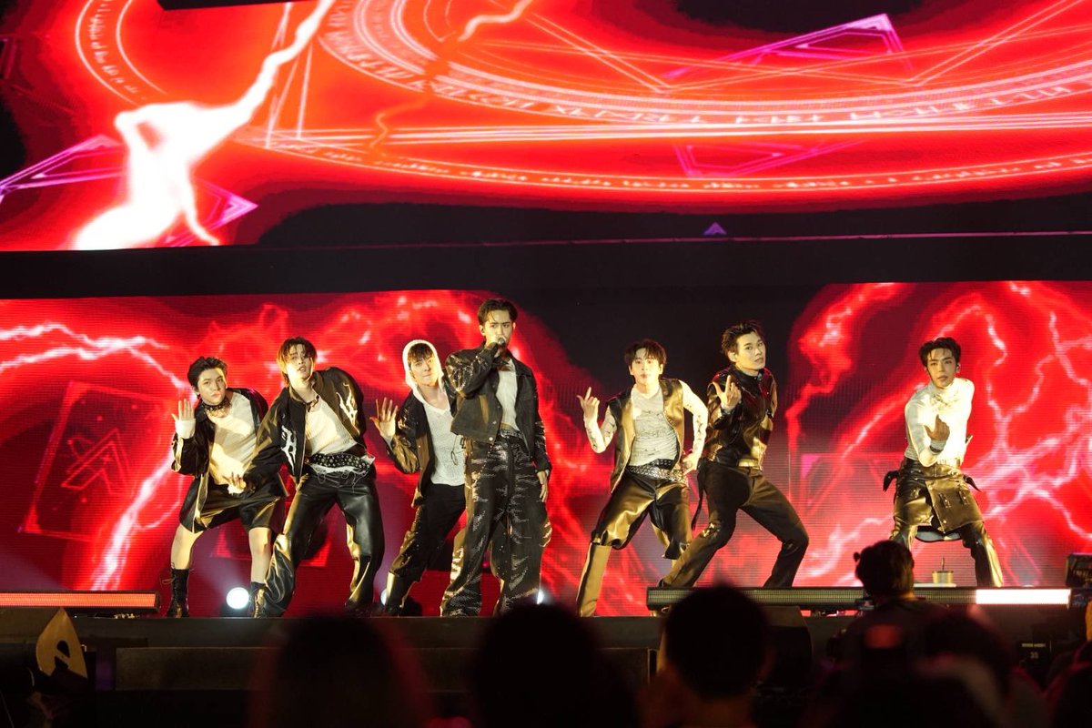 iconsiam's tweet image. มิวอ้อนบนเวทีเคานต์ดาวน์ที่ไอคอนสยามครั้งนี้บอกเลยว่าเกินต้าน หวังว่าในอนาคตจะได้เจอกันอีกนะ🥺💖🫶🏻

ATLAS COUNTDOWN ICONSIAM
 
#ATLASxICONSIAM 
#ATLASth #ATLAS_th #CountdownatICONSIAM #AmazingThailandCountdown2026 #เคานต์ดาวน์ที่ไอคอนสยาม #ICONSIAM