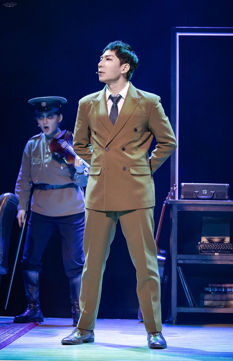 Loading704_pic's tweet image. 251227 미드나잇 액터뮤지션 낮공 스페셜 커튼콜
이승현 비지터

#이승현 #미드나잇 #액터뮤지션