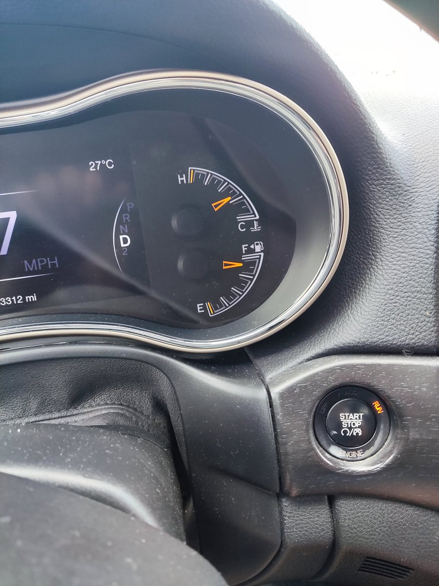 williamgonzz's tweet photo. Siempre impresiona lo que $30 dllrs en gasolina hacen en estados unidos , en México $1,000mxn es medio tanque https://t.co/y4bjVmwnRq