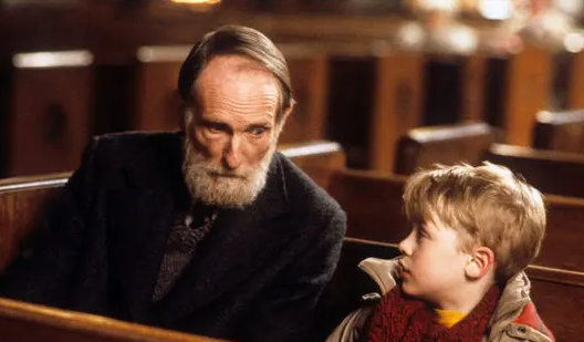 NCEmergency's tweet photo. Whether you're home alone for the weekend or a disaster, everyone in the house should know the plan, even little Kevin. Discuss the plan with your kids and practice it. Include contacts outside your family aka your “Old Man Marley” to ensure everyone can check in. #ReadyNC https://t.co/iDTSGGmHf2
