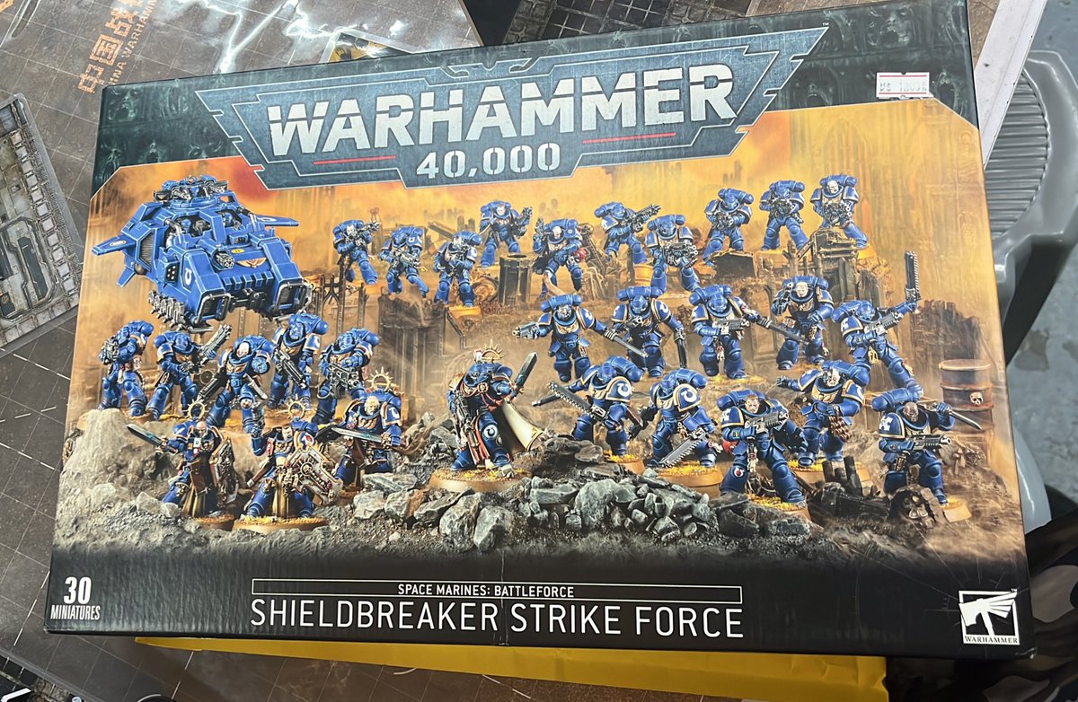 クリスマスパーティーのくじ引きからのクリスマスプレゼント！！😭😭😭ストームスピーダーちょどもう一匹欲しかった...ちゃんと全部組み立てにします！（全部ペイントするだけは言わねぇけどw