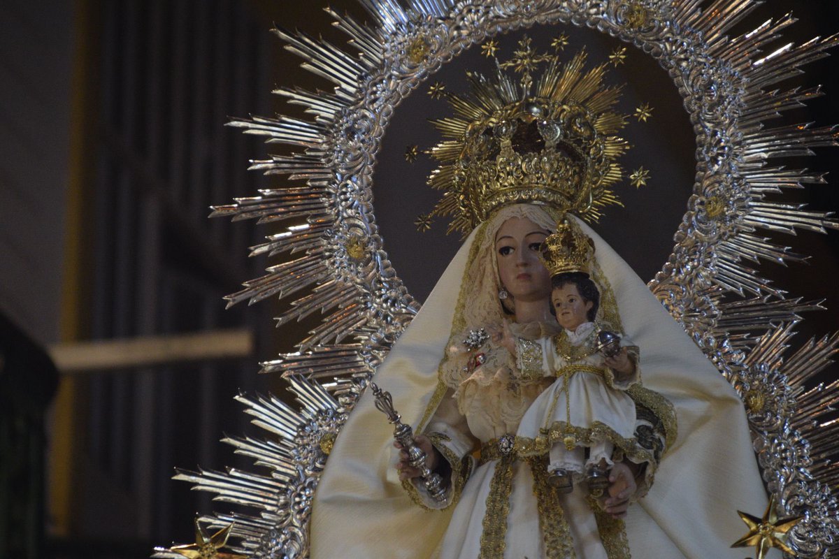 «A quien Dios quiere hacer muy santo, lo hace devoto de la Virgen María» 
(San Luis María Griñón de Monfort)

Hoy, sábado, saludamos a la Santísima Virgen.

#TdsCofrade #GloriasSevilla25 #PradoSev