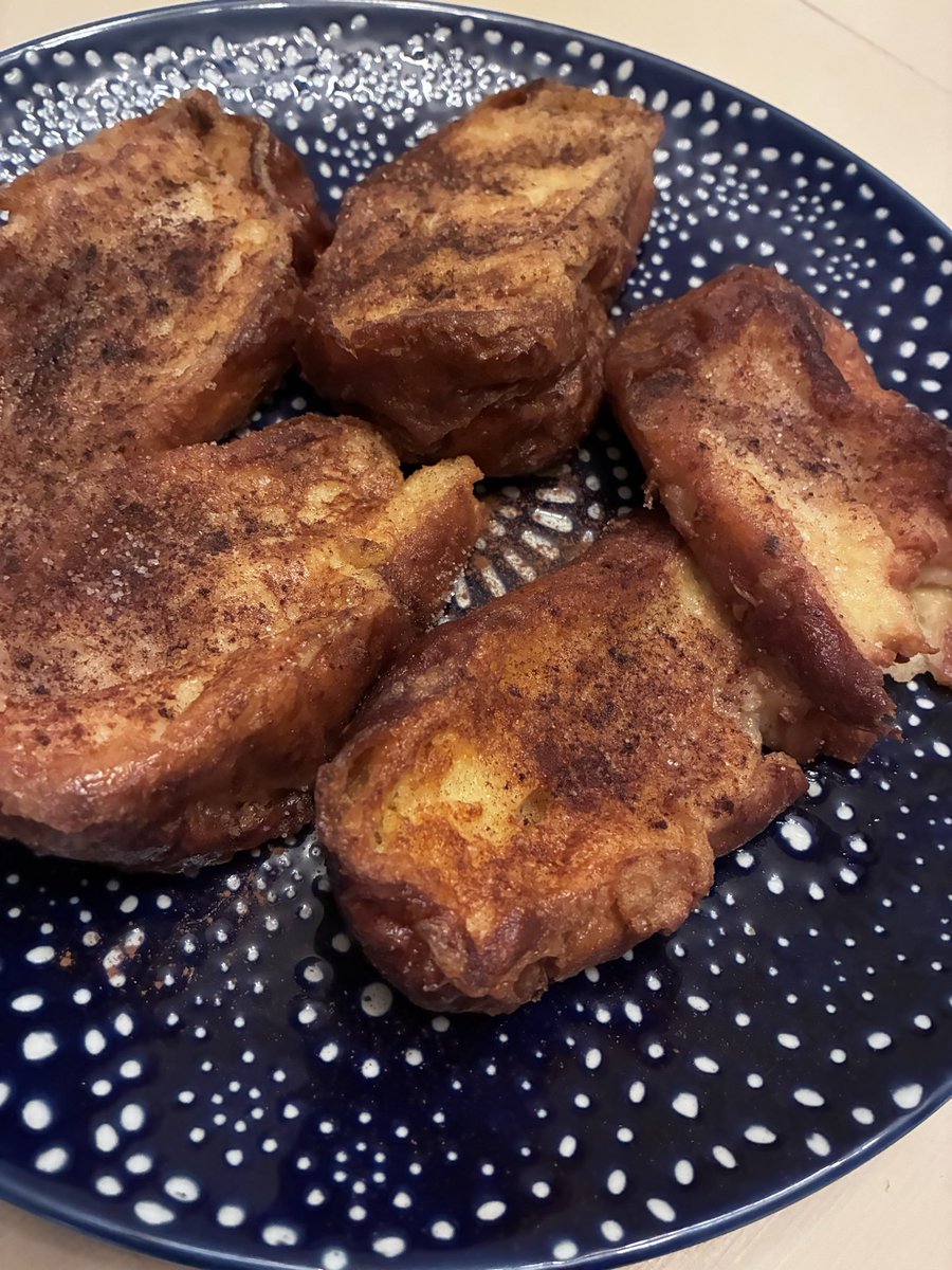 Tarde de torrijas (de roscón). 
Aquí no se tira nada…