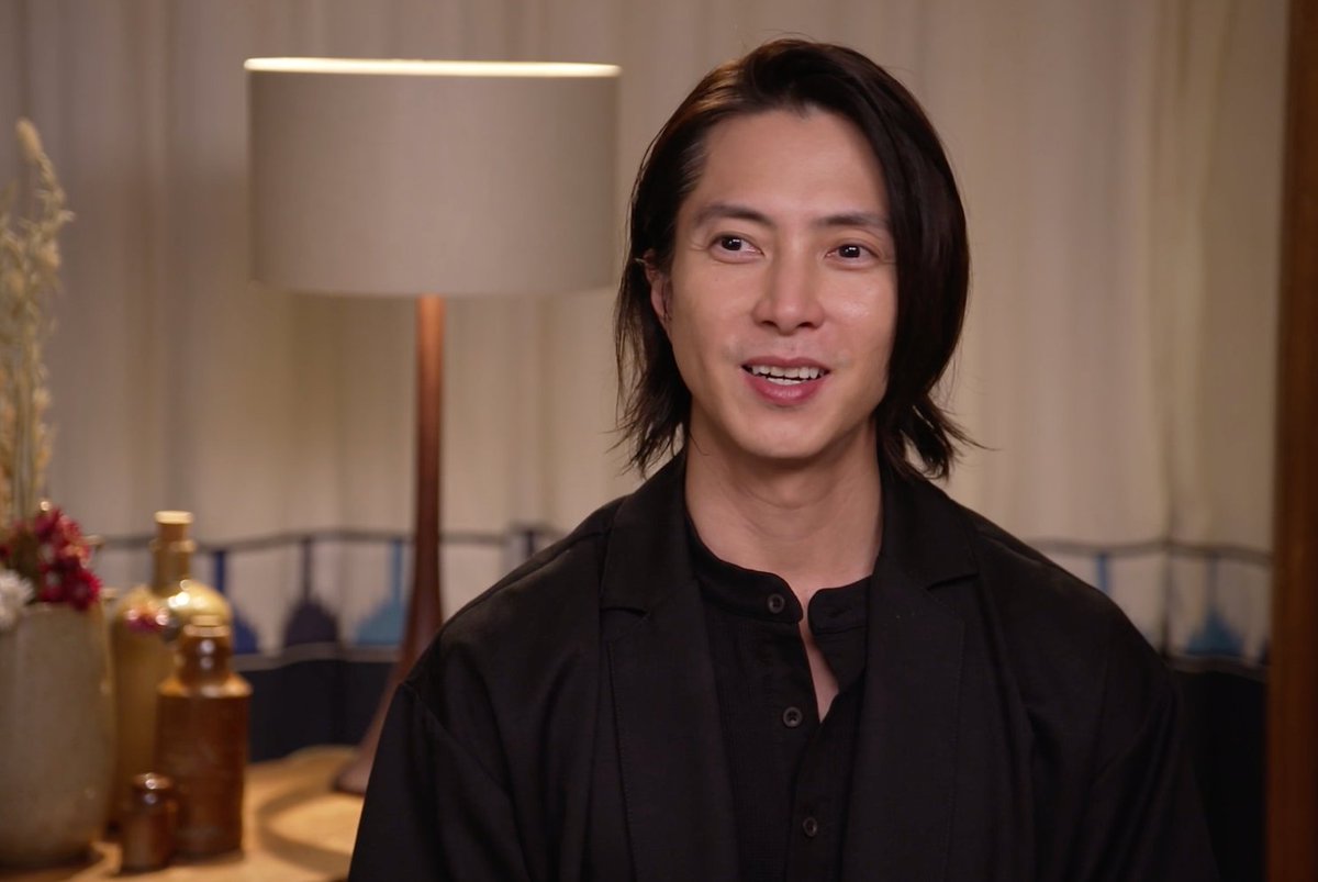 nob_hosoki's tweet image. いよいよ「神の雫 / Drops of God』の動画の公開が、１週間近くになりましたので、今回は会話中に山下さんとフルールさんの顔や手振りで表現している写真を４枚ずつ公開！まずは山下さん！

#山下智久 #神の雫 #Dropsofgod #tomohisayamashita