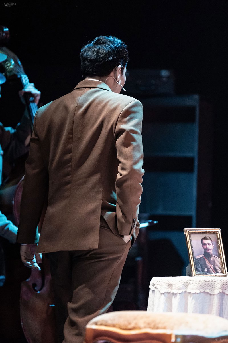 Loading704_pic's tweet image. 251227 미드나잇 액터뮤지션 낮공 스페셜 커튼콜
이승현 비지터

또 누군가가 문을 두드려 

#이승현 #미드나잇 #액터뮤지션