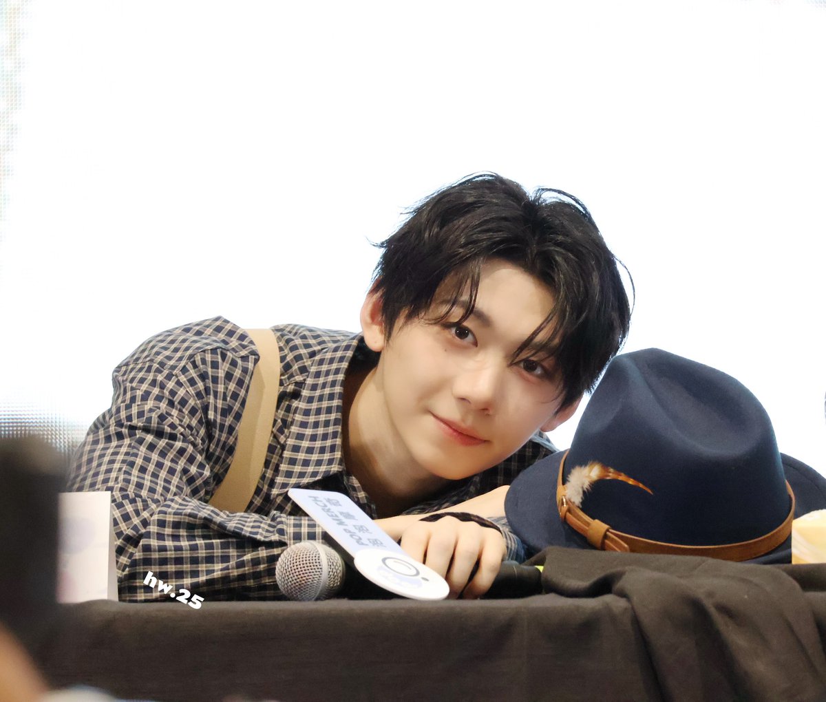 hw_25_09's tweet image. 251227

한자님 반깐머 너무 좋은데요?

#박한 #PARKHAN
#AHOF #아홉