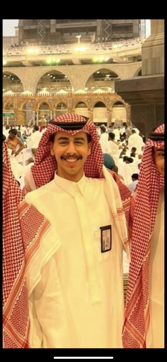 عندما يكون عزاؤك يا #محمد_القاسم ليس حزنًا على أهلك وحدهم، بل عزاءً لكثير من الناس، فذلك من محبة الله لك ليهوّن فقدك.

وعندما تستمر الدعوات لك بعد وفاتك بأشهر، فذلك قبول من الله.

وعندما تعيش غير مشهور، ثم ترحل فتُعرف بالخير والذكر الطيب، فذلك حسن خاتمة 
رحمك الله رحمةً واسعة