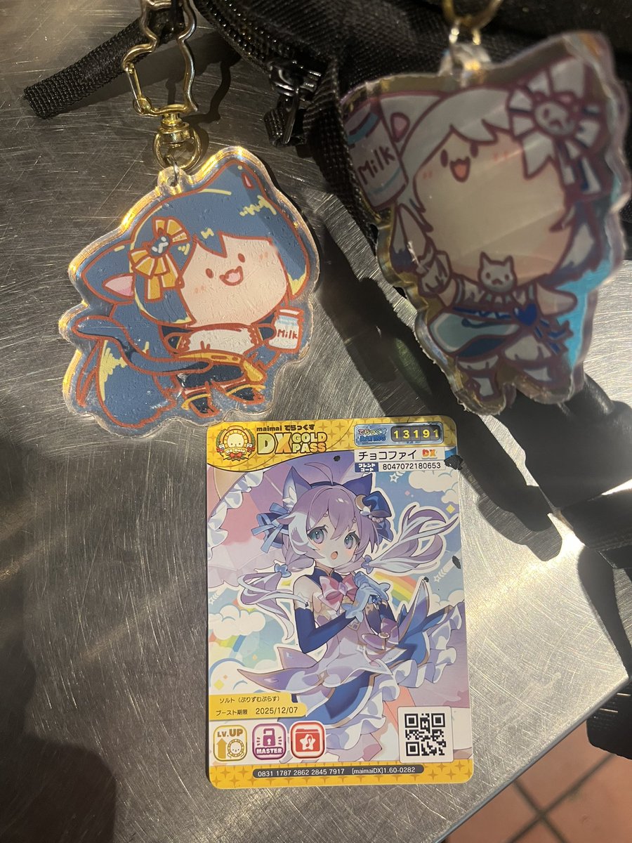 【拡散希望】

弊社の客席にゴールドパスと手袋とイヤホンの入ったしかもイカしてるキーホルダーついてるポシェットを忘れたカードネーム「チョコファイ」さんへ

店舗でお預かりしております。お心当たりのある方は当店までお越しください。どこの店から言わないけど。