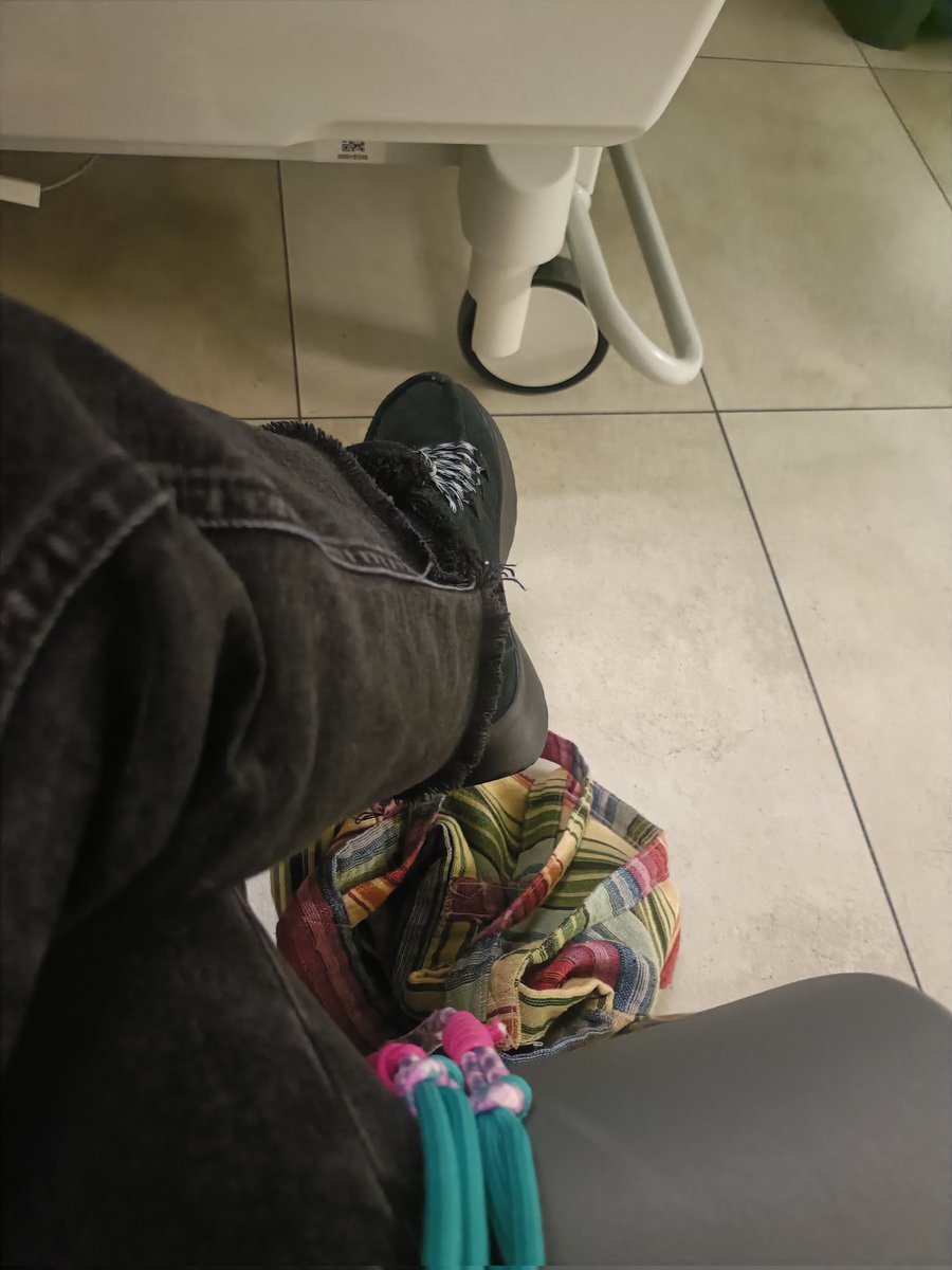 Askotan langile, batzutan paziente eta oin berriz zaintzaile. Ez naz Osakidetzatik ateratzen! Birusak borbor daude, zaindu zaitezte mesedez!
#esanbeharnuen