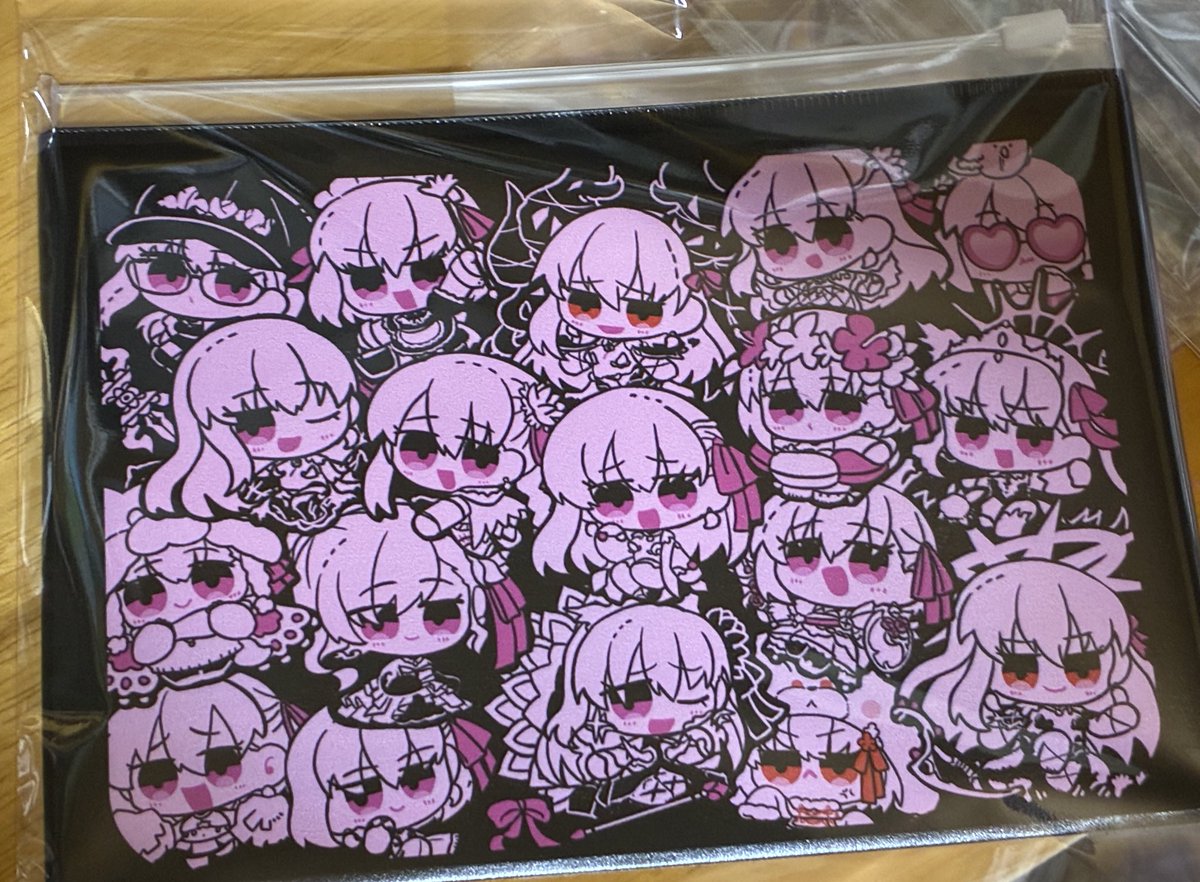 新刊セットのクリアポーチとアクリルドックタグ！背面がクリアで文具や