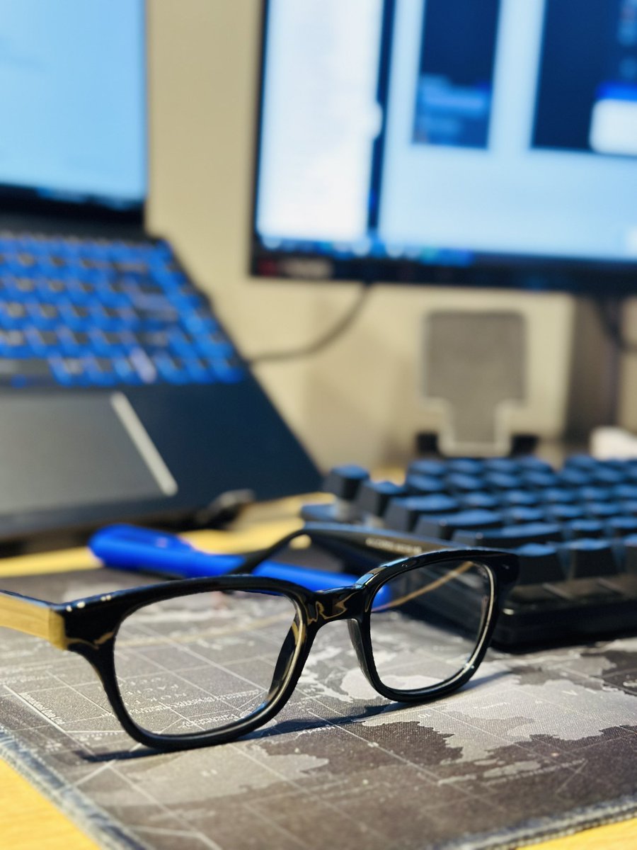 buildwithdudu's tweet image. 2025 was a wonderful year for me.
I got job offers from Apple, Microsoft, and Meta.

I was admitted into Harvard Business School.

I closed my first million-dollar deal and made over $100k from a single design gig.

I wrote my first book and sold 50,000 copies in the first week.…