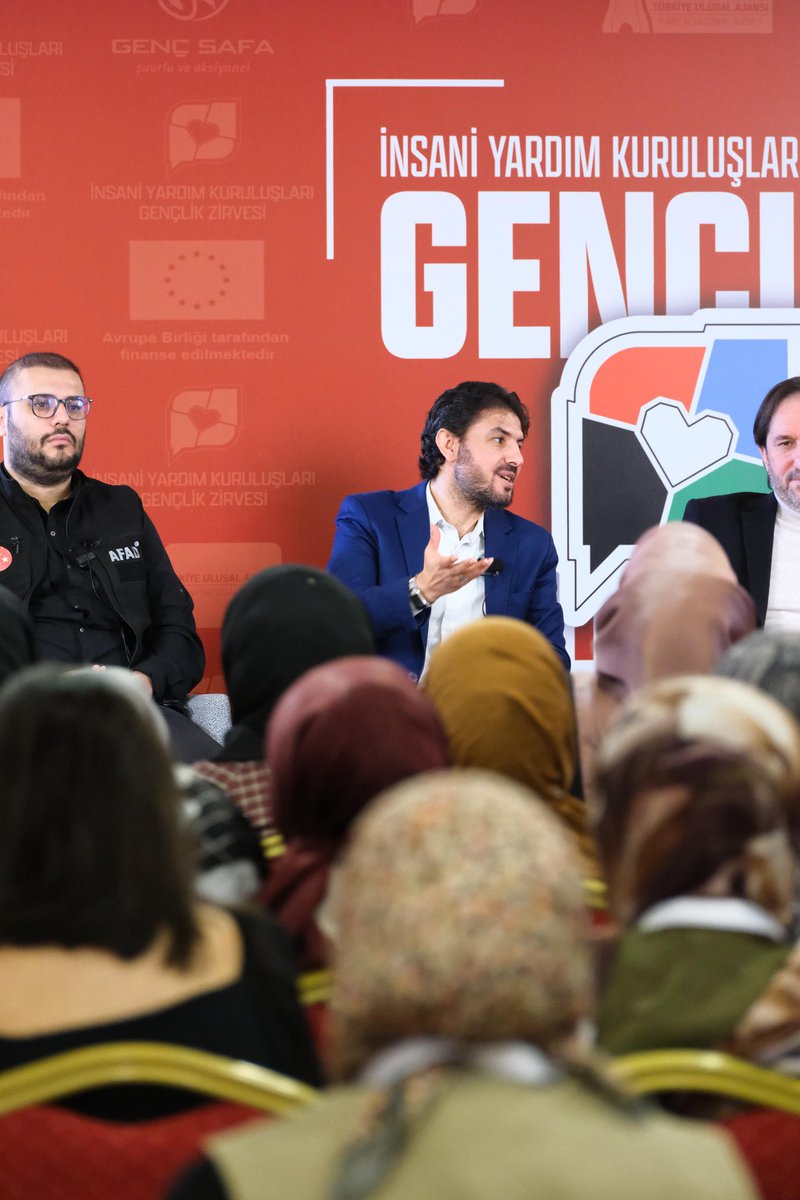 أجلس بين مدير الهلال الأحمر التركي "Kızılay” ومدير العلاقات في وكالة الكوارث "Afad" في ندوة من تنظيم وقف Safa لأضع زملائي المتحدثين والجمهور المستمع أمام مسئولياته تجاه اغاثة أهلنا في #غزة الذين يعانون ويلات حرب الابادة الجماعية الصهيونية.
شكرًا لكيزيلاي وآفاد وصفا، ونطلب المزيد