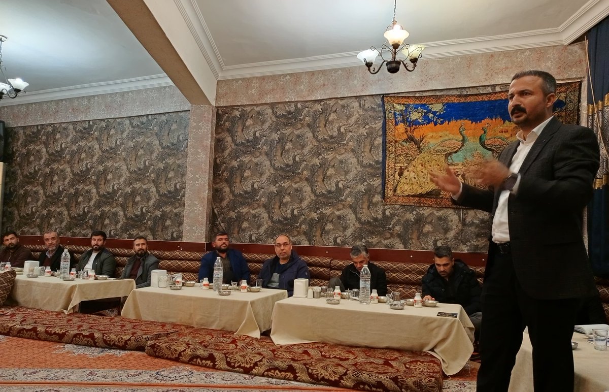 🔵 İl Temsilcimiz Bekir Polat, ilk olarak Mil Maarif-Sen #Şanlıurfa  üyeleriyle toplantıda buluştu. 

Gerçekleşen toplantıda üyeler ile bilgi alış verişinde bulunan Polat, eğitim sorunları ve öğretmen hakları üzerine sendikamızın manifestolarını anlattı.