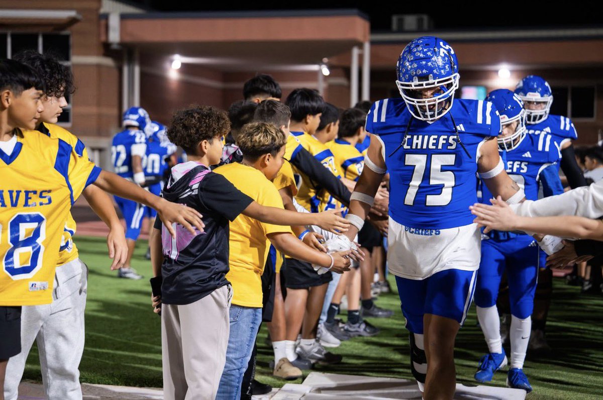 #AGTG blessed to receive an offer from the university of The Graceland University!! 🐝
<a href="/CoachStaback/">Coach Phil Staback</a> <a href="/GracelandFB/">Graceland Football</a> <a href="/LV_CHIEFS_FB/">LAKE VIEW CHIEFS FOOTBALL</a> <a href="/CoachTCortez/">Tony Cortez</a> #Blessings